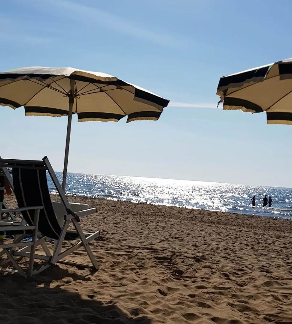 Anna Costa Degli Etruschi Villa San Vincenzo 0*,
